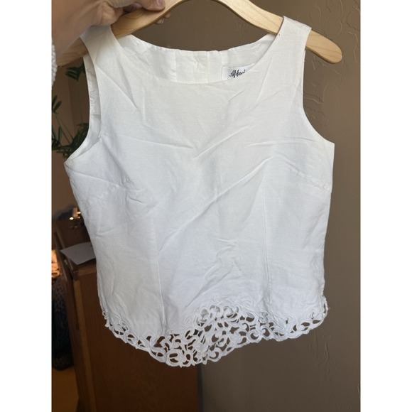 Tops - Vintage Scallop White Back Button Up Top Crochet Detail